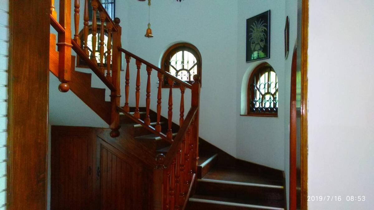 Ceylon Travel And Stay Lodge Battaramulla Bagian luar foto