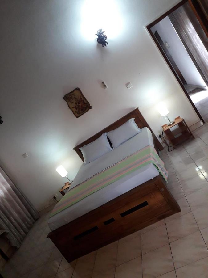 Ceylon Travel And Stay Lodge Battaramulla Bagian luar foto