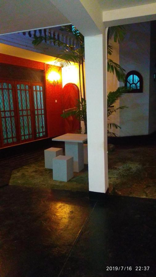Ceylon Travel And Stay Lodge Battaramulla Bagian luar foto