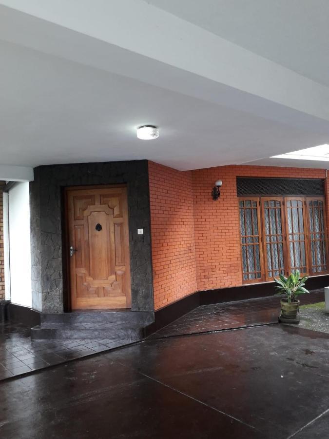 Ceylon Travel And Stay Lodge Battaramulla Bagian luar foto