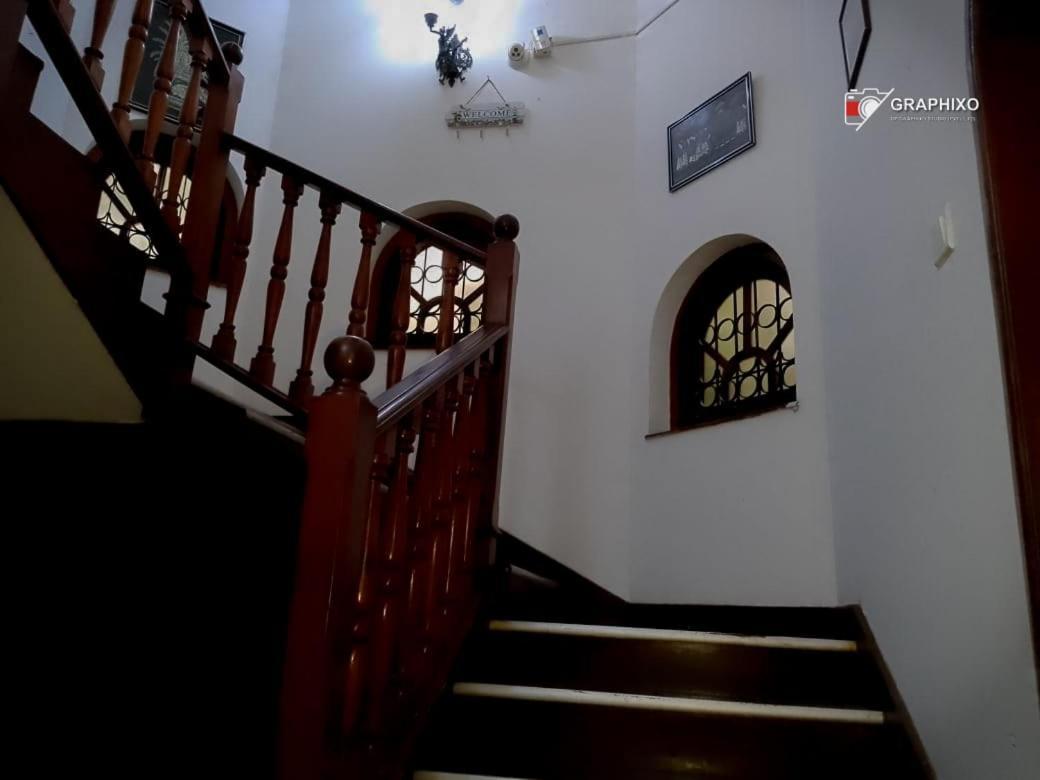 Ceylon Travel And Stay Lodge Battaramulla Bagian luar foto