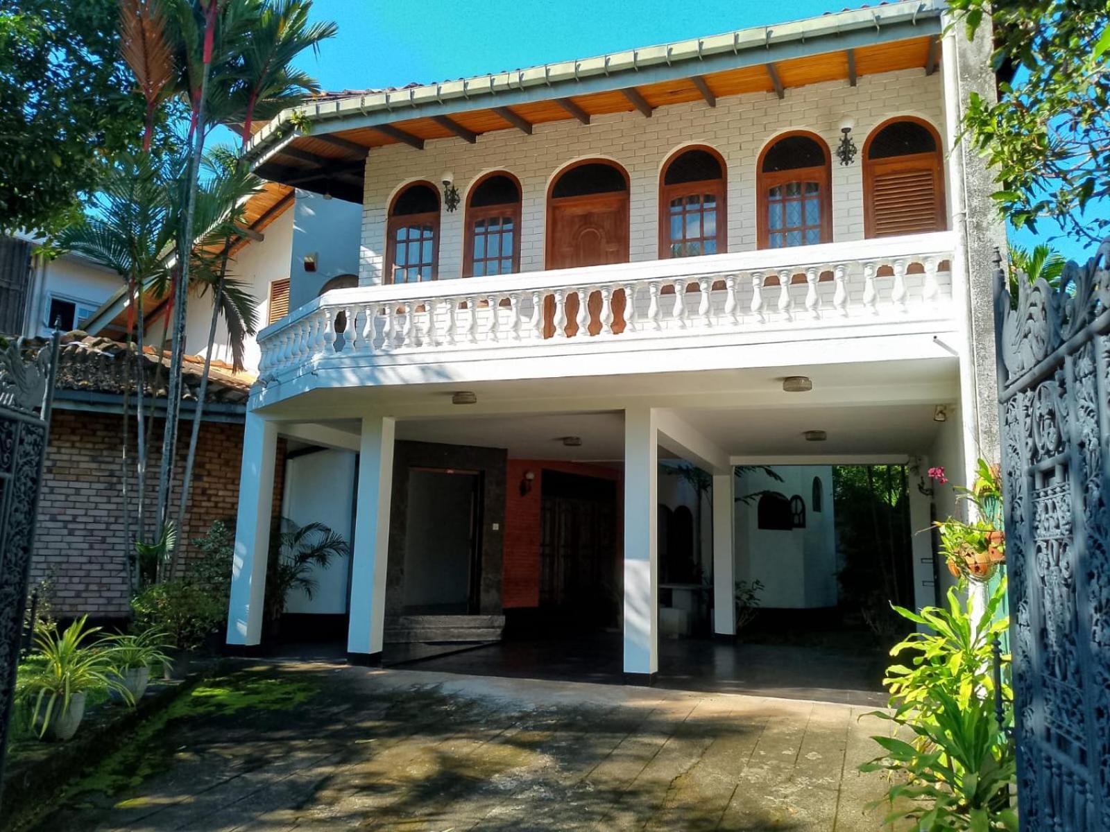 Ceylon Travel And Stay Lodge Battaramulla Bagian luar foto